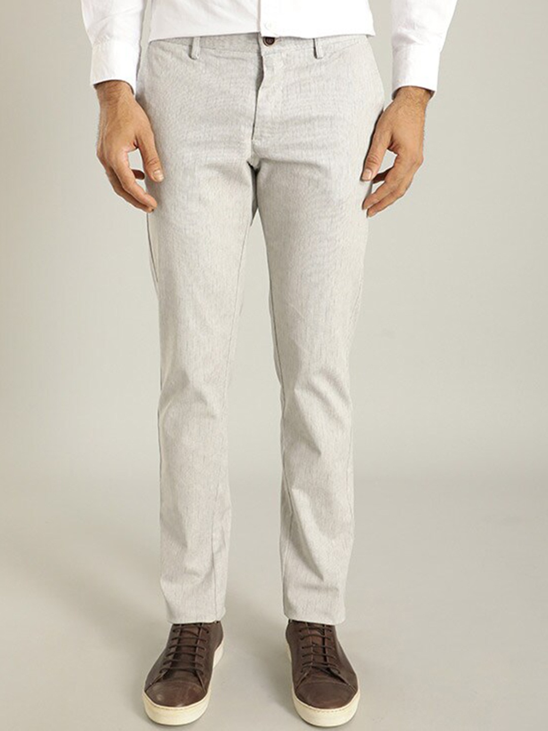 

Indian Terrain Men Self Design Brooklyn Slim Fit Chinos Trousers, Grey