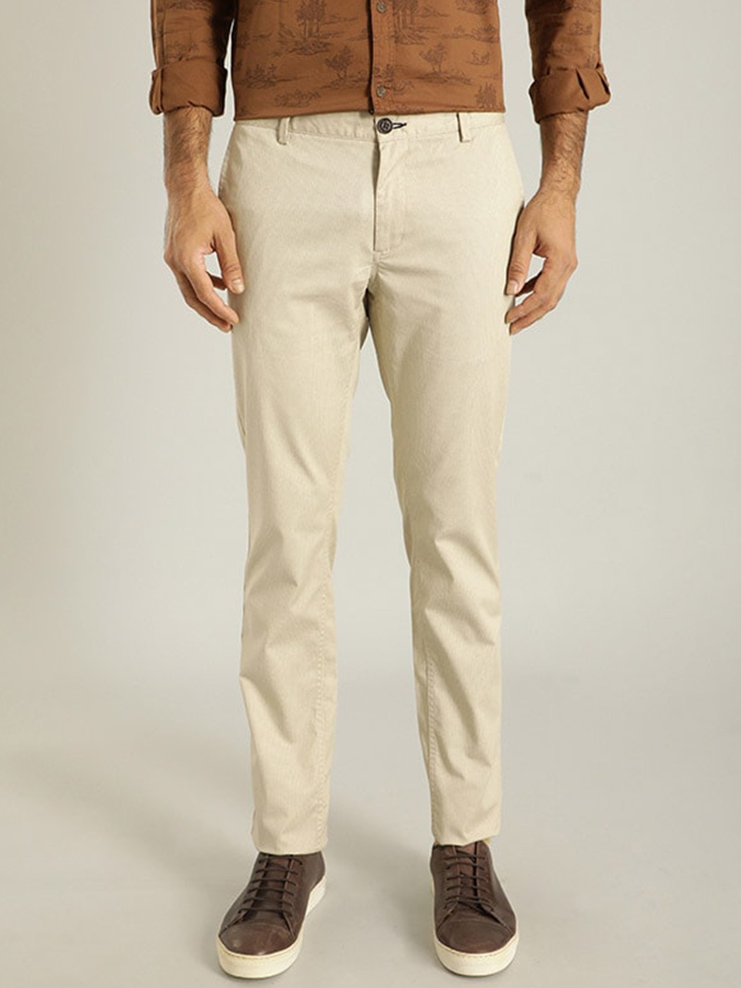 

Indian Terrain Men Brooklyn Slim Fit Mid-Rise Cotton Trousers, Beige