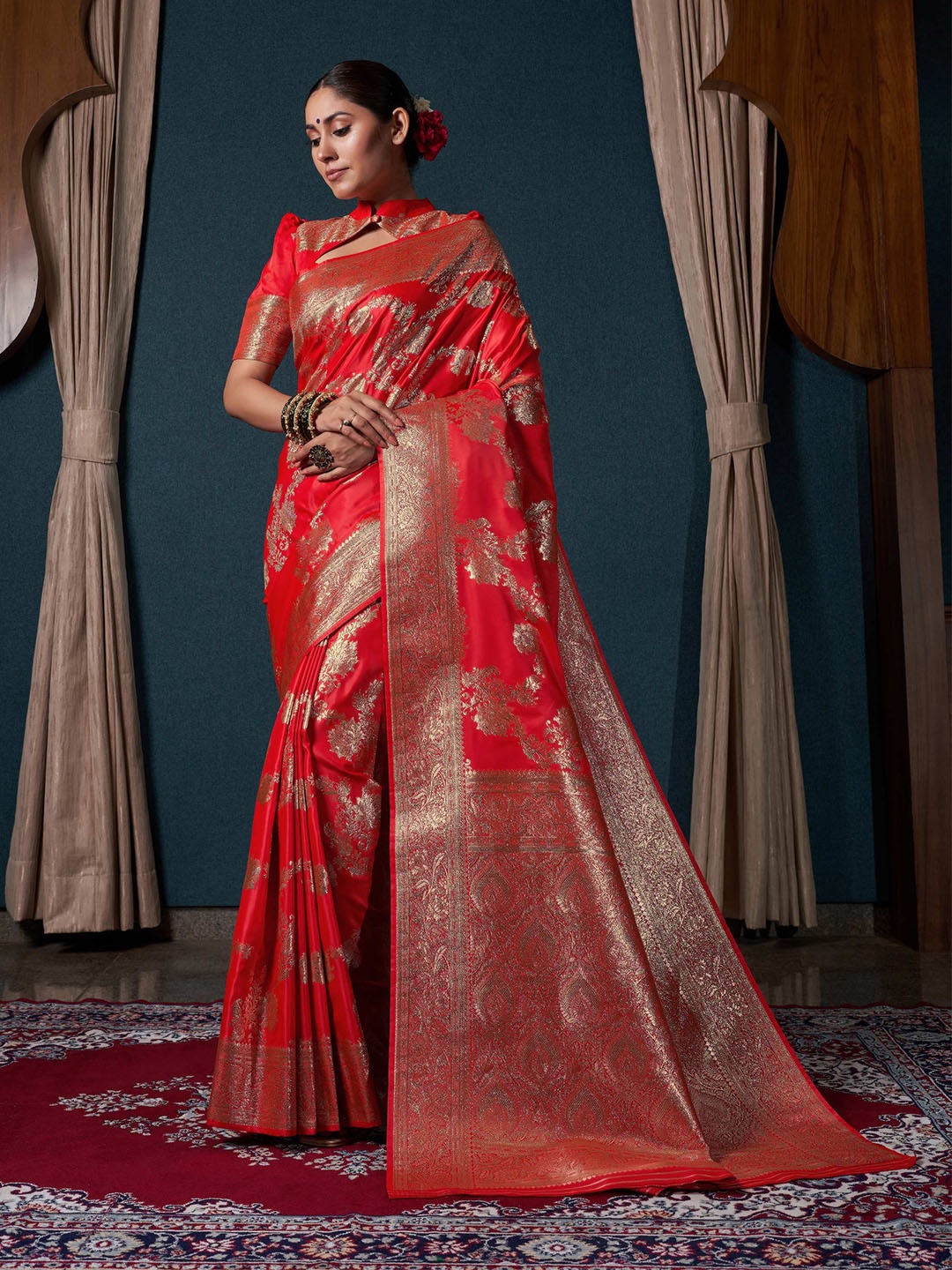 

Vardha Floral Woven Design Zari Satin Banarasi Saree, Red