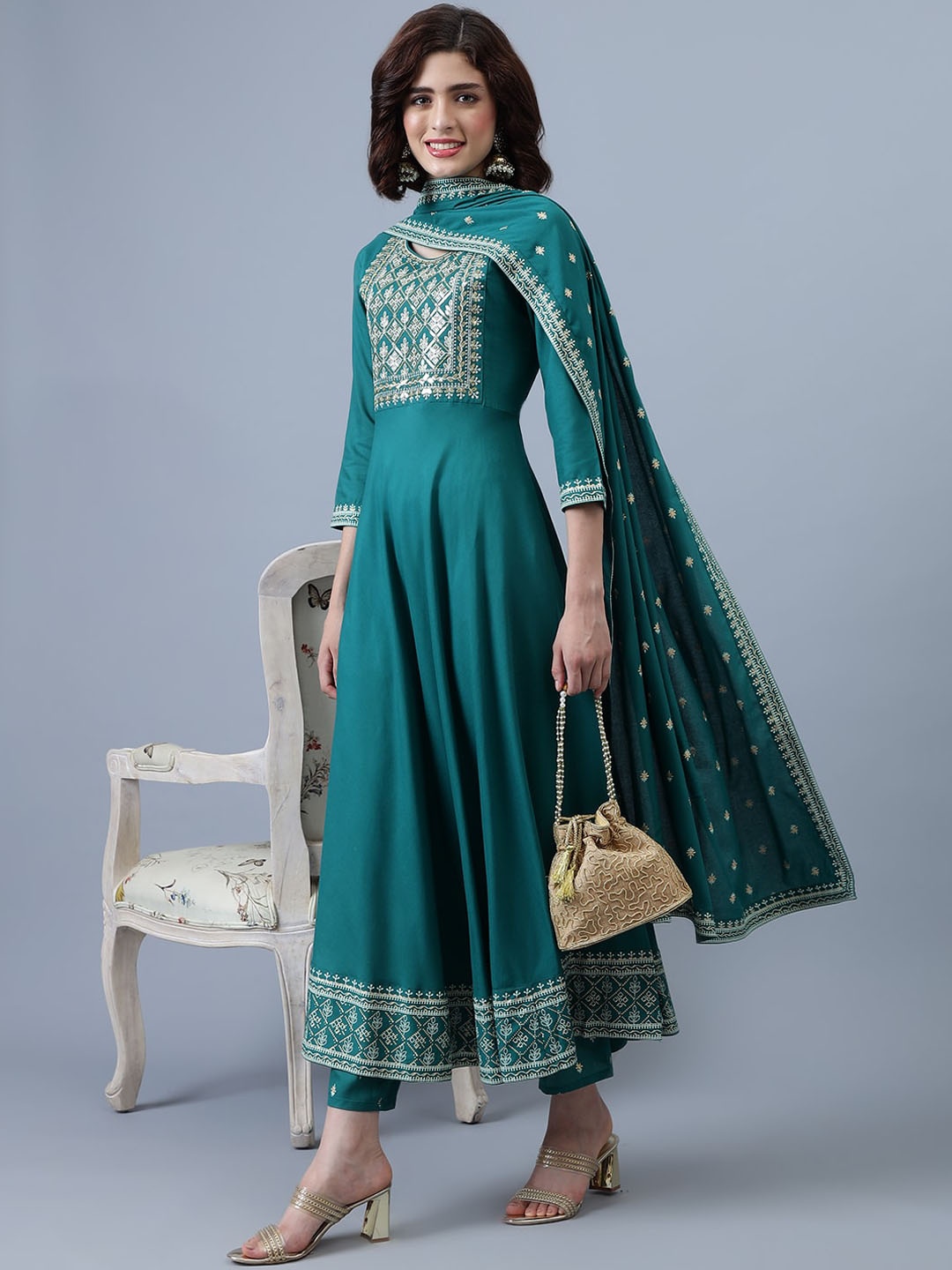 

Khushal K Ethnic Motifs Embroidered Sequinned Kurta With Trousers & Dupatta, Green