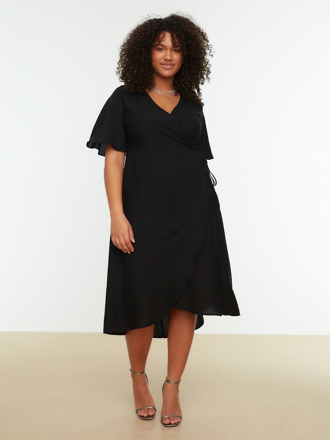 

Trendyol Flared Sleeves V-Neck Tie-Up Detail Midi Wrap Dress, Black