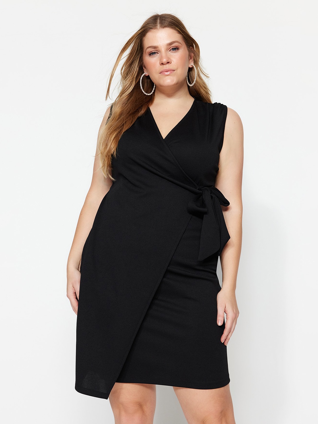 

Trendyol Plus size V-Neck Sleeveless Sheath Mini Dress, Black