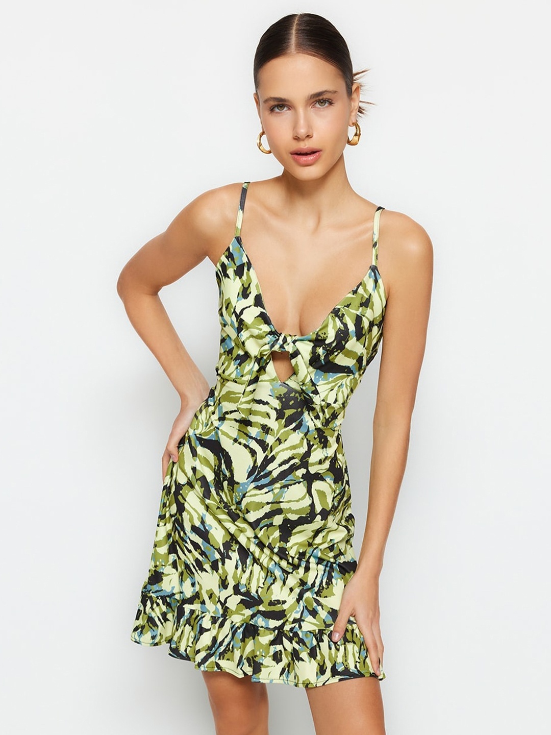 

Trendyol Abstract Printed Cut-Out Detailed Shoulder Straps A-Line Dress, Green