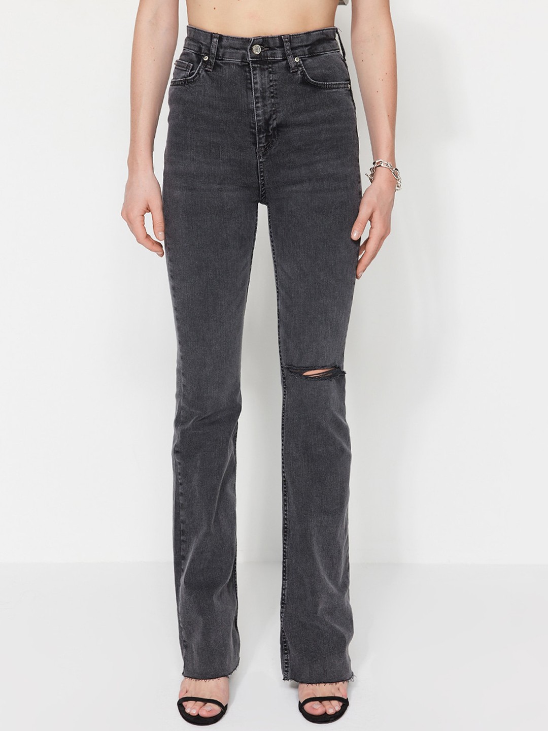 

Trendyol Women Slash Knee Stretchable Jeans, Black