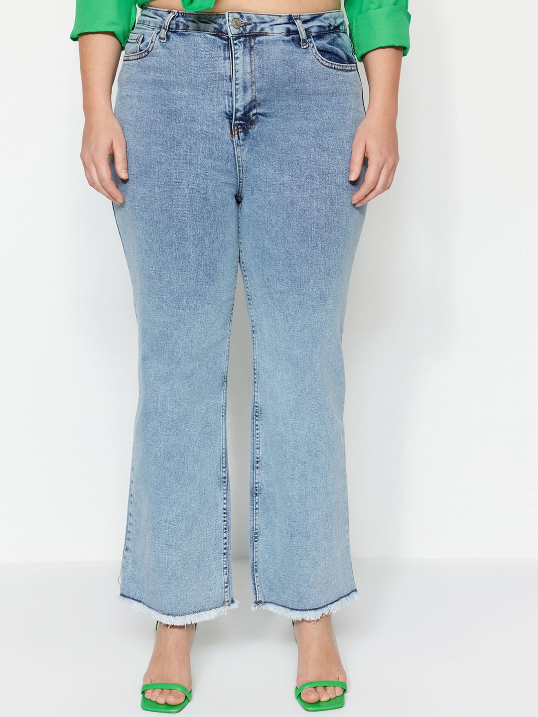 

Trendyol Women Plus Size Bootcut Light Fade Clean Look Cotton Jeans, Blue