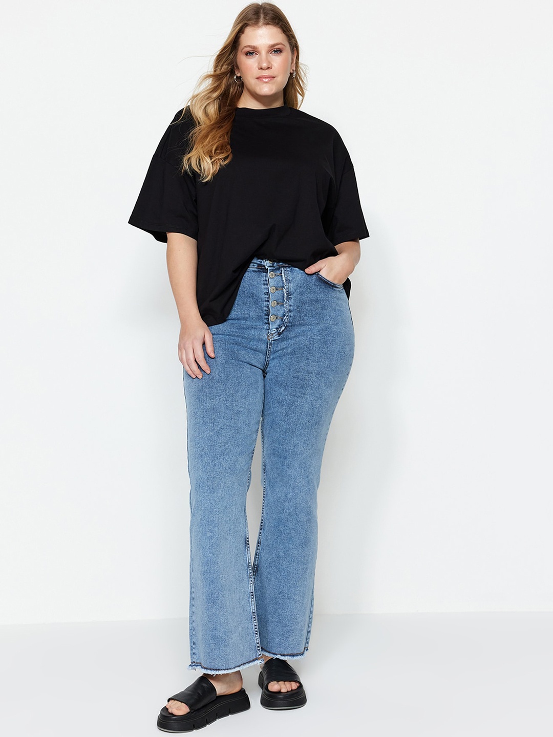 

Trendyol Women Plus Size Bootcut Light Fade Clean Look Stretchable Jeans, Blue