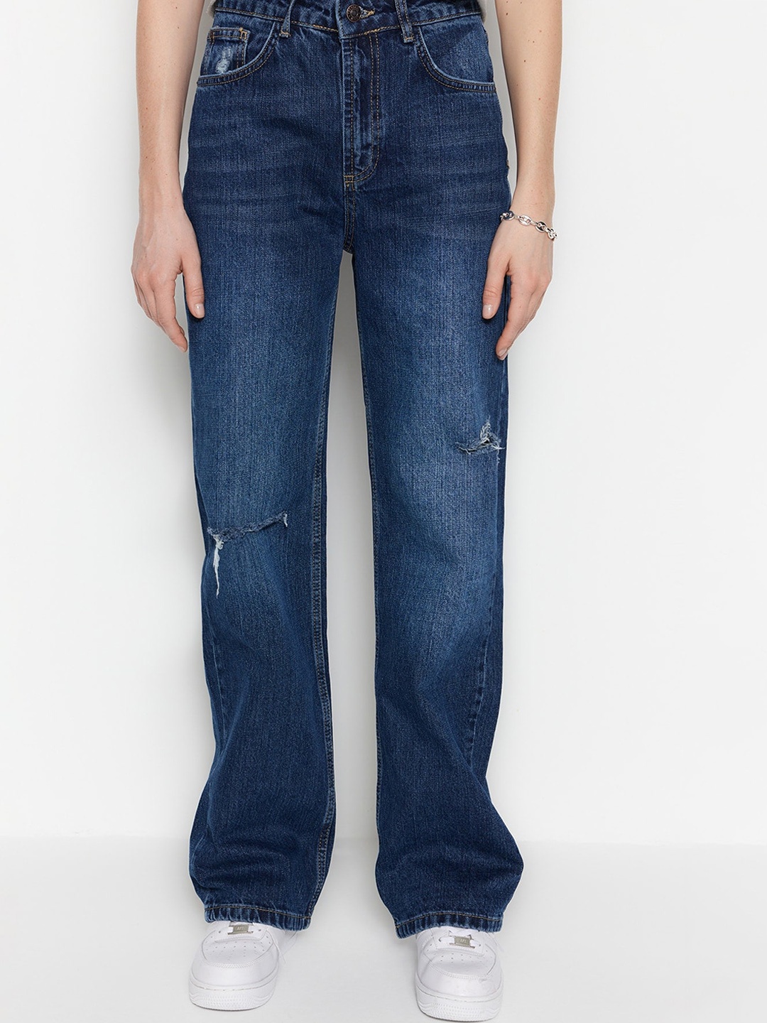 

Trendyol Women Mid-Rise Low Distress Light Fade Jeans, Blue