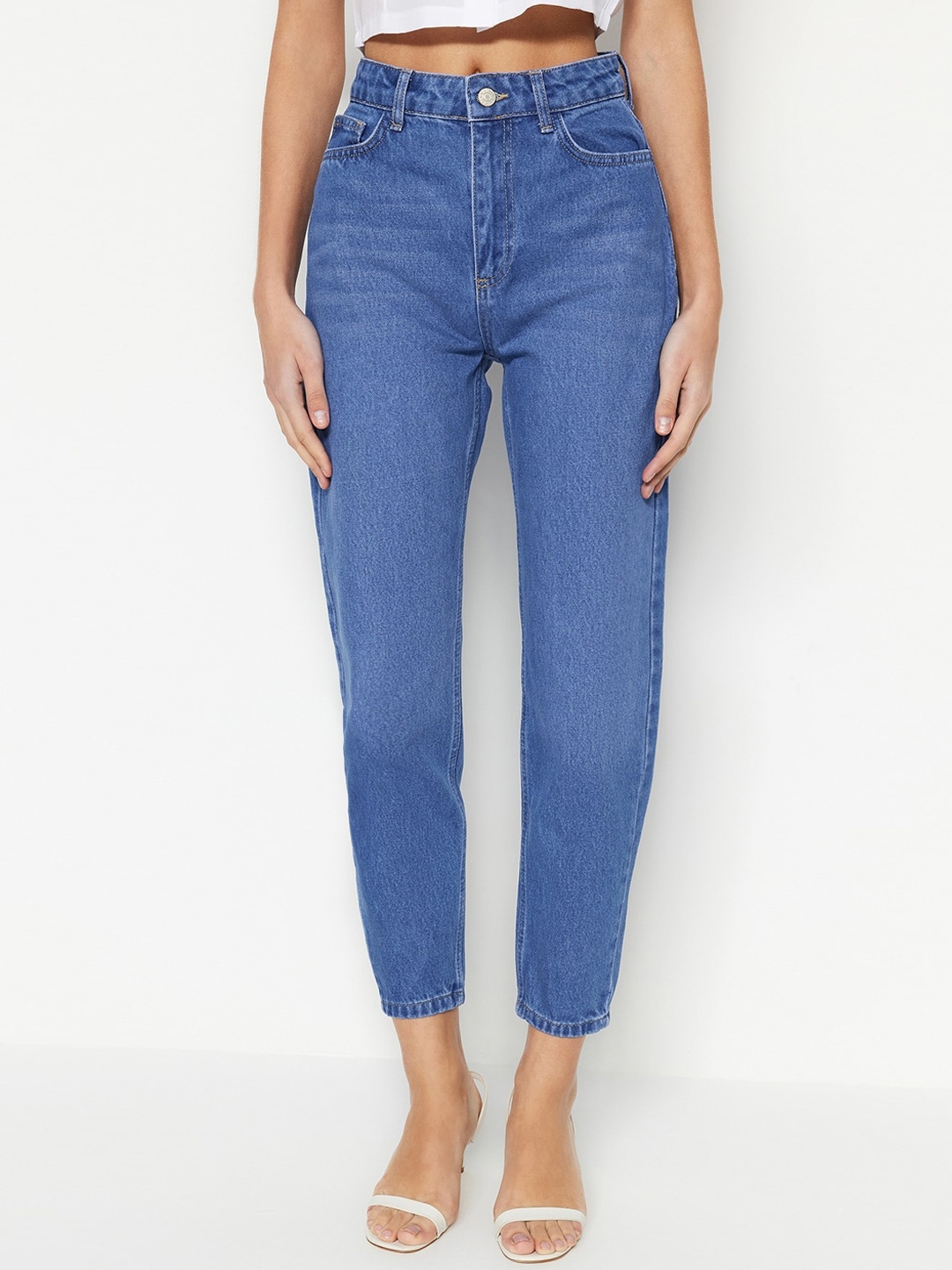 

Trendyol Women Mid-Rise Clean Look Pure Cotton Jeans, Na