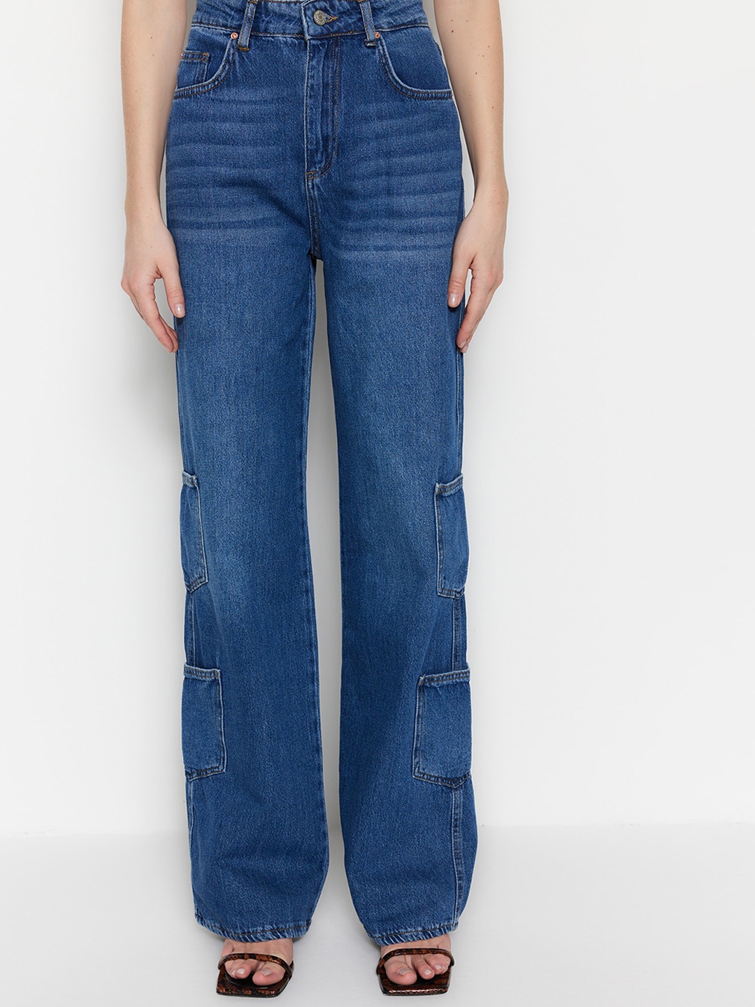 

Trendyol Women Light Fade Comfort Cotton Cargo Jeans, Blue