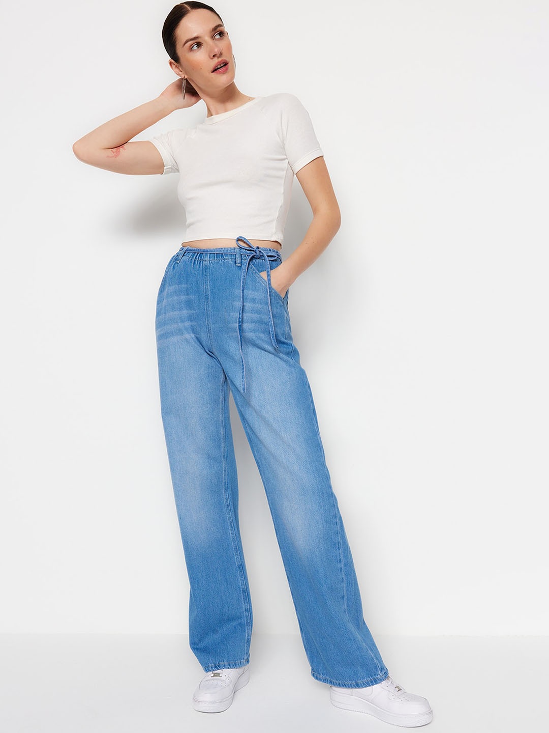 

Trendyol Women Clean Look Light Fade Mid-Rise Pure Cotton Jeans, Blue