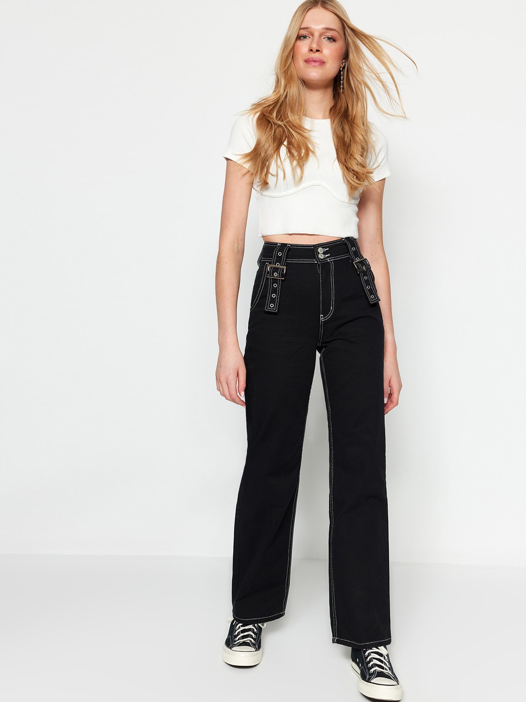 

Trendyol Women High-Rise Dark Shade Pure Cotton Clean Look Jeans, Black