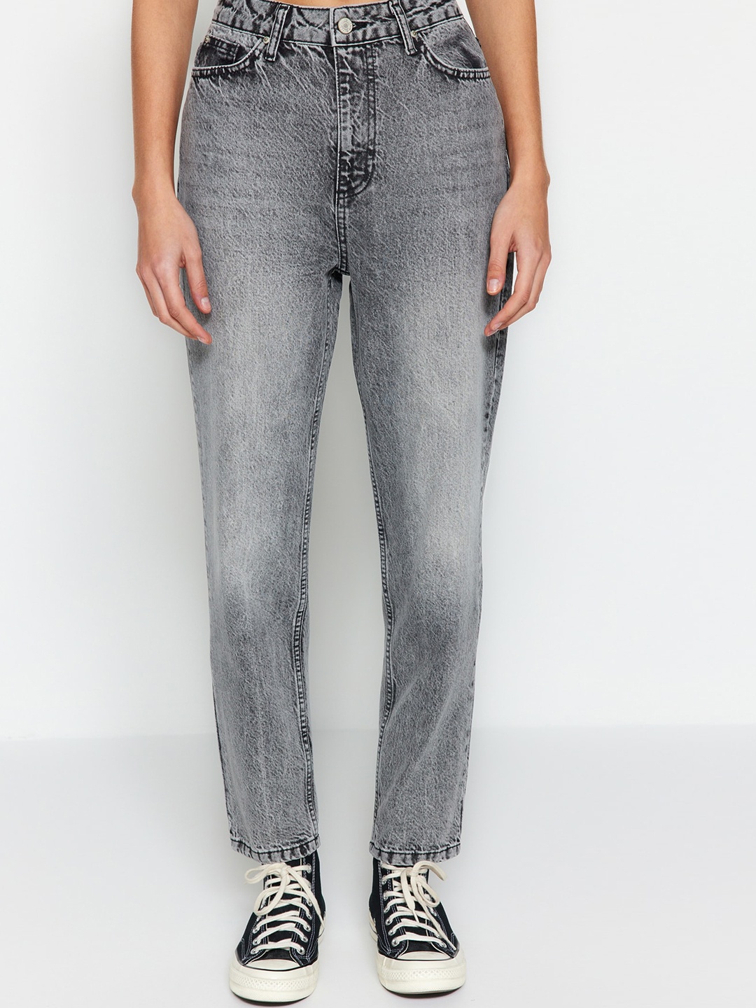 

Trendyol Women Mid Rise Clean Look Heavy Fade Cotton Jeans, Grey