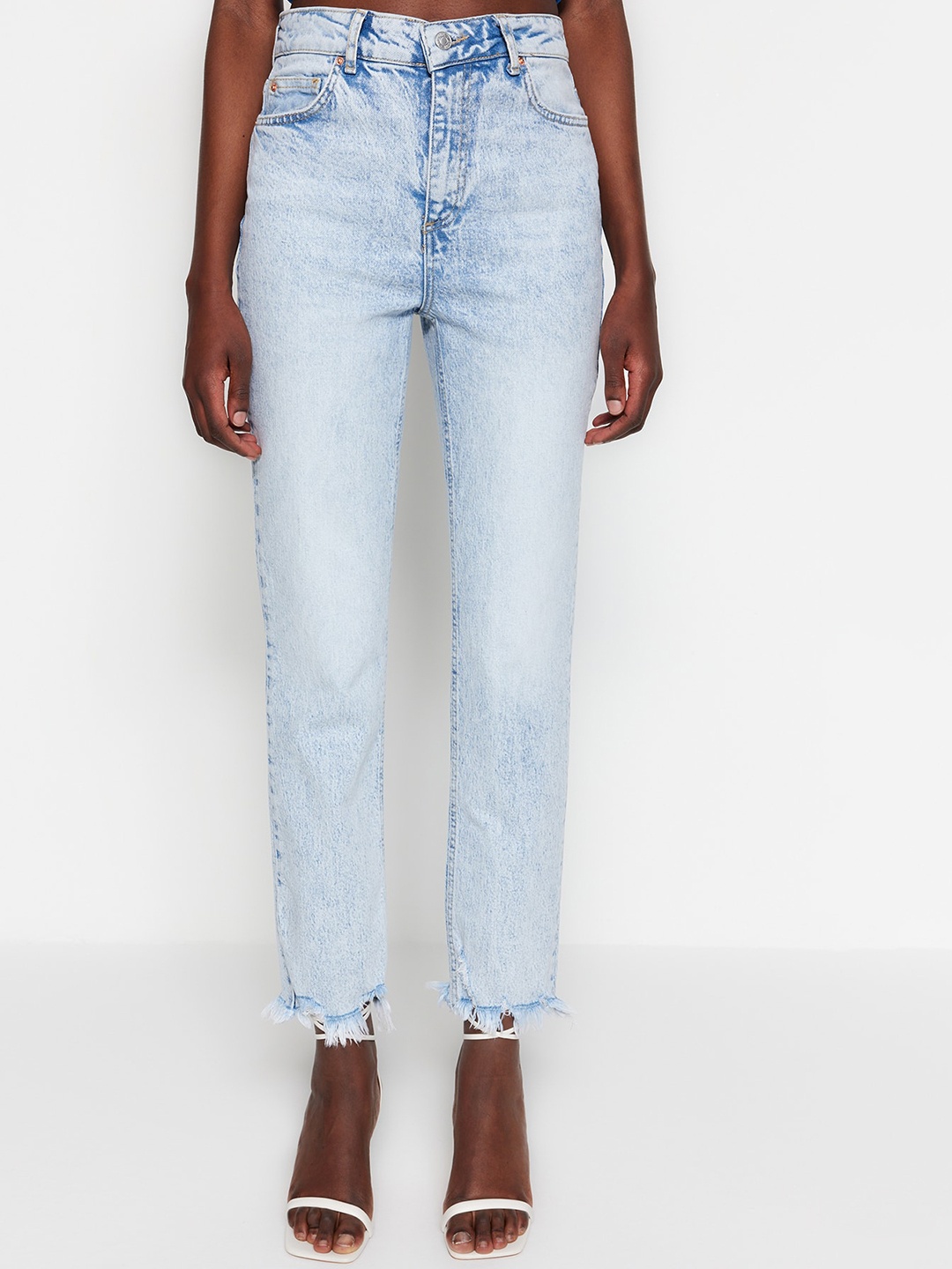 

Trendyol Women Clean Look Heavy Fade Pure Cotton Jeans, Blue