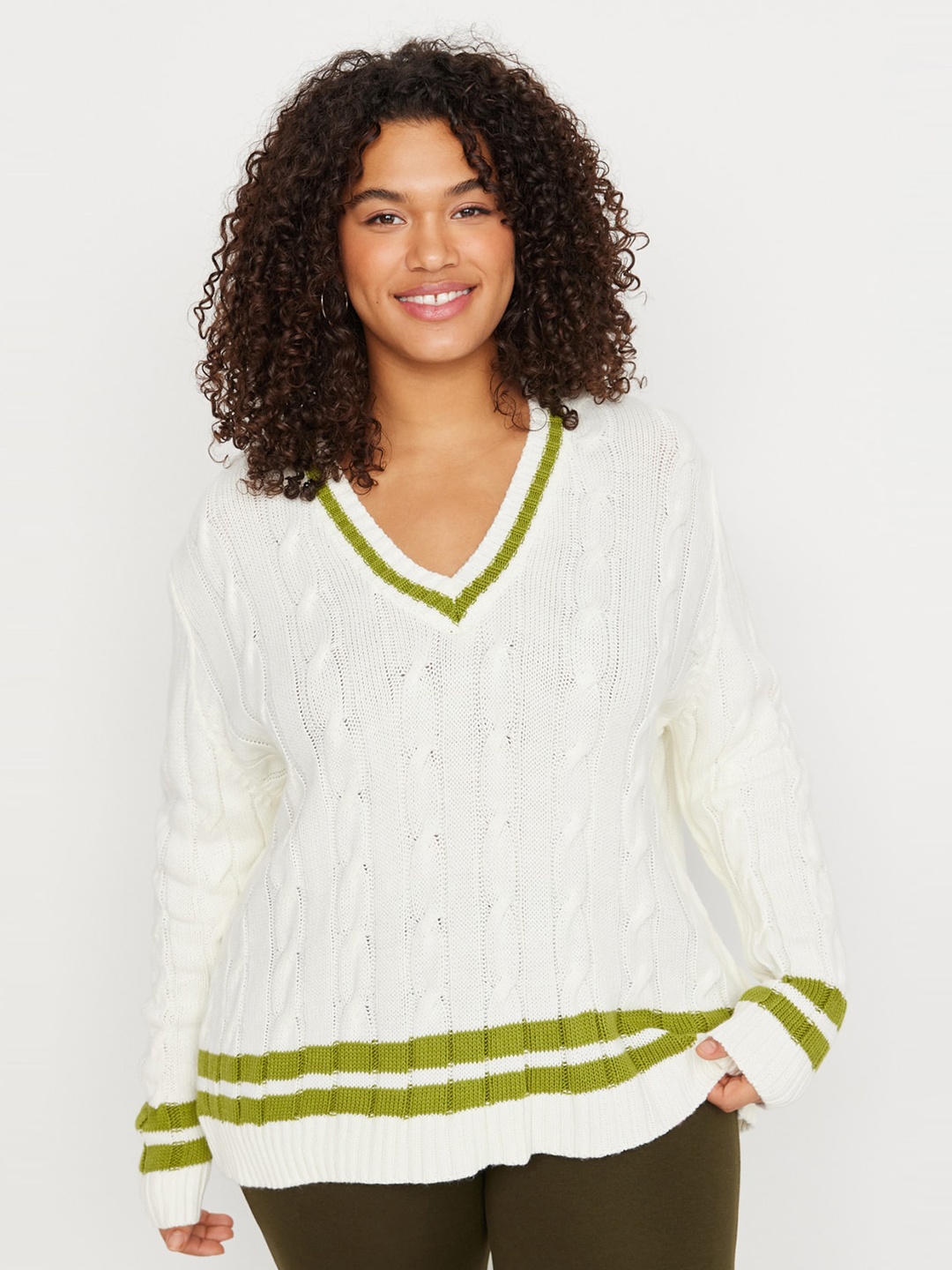 

Trendyol Plus Size Cable knit V-Neck Sweater, White