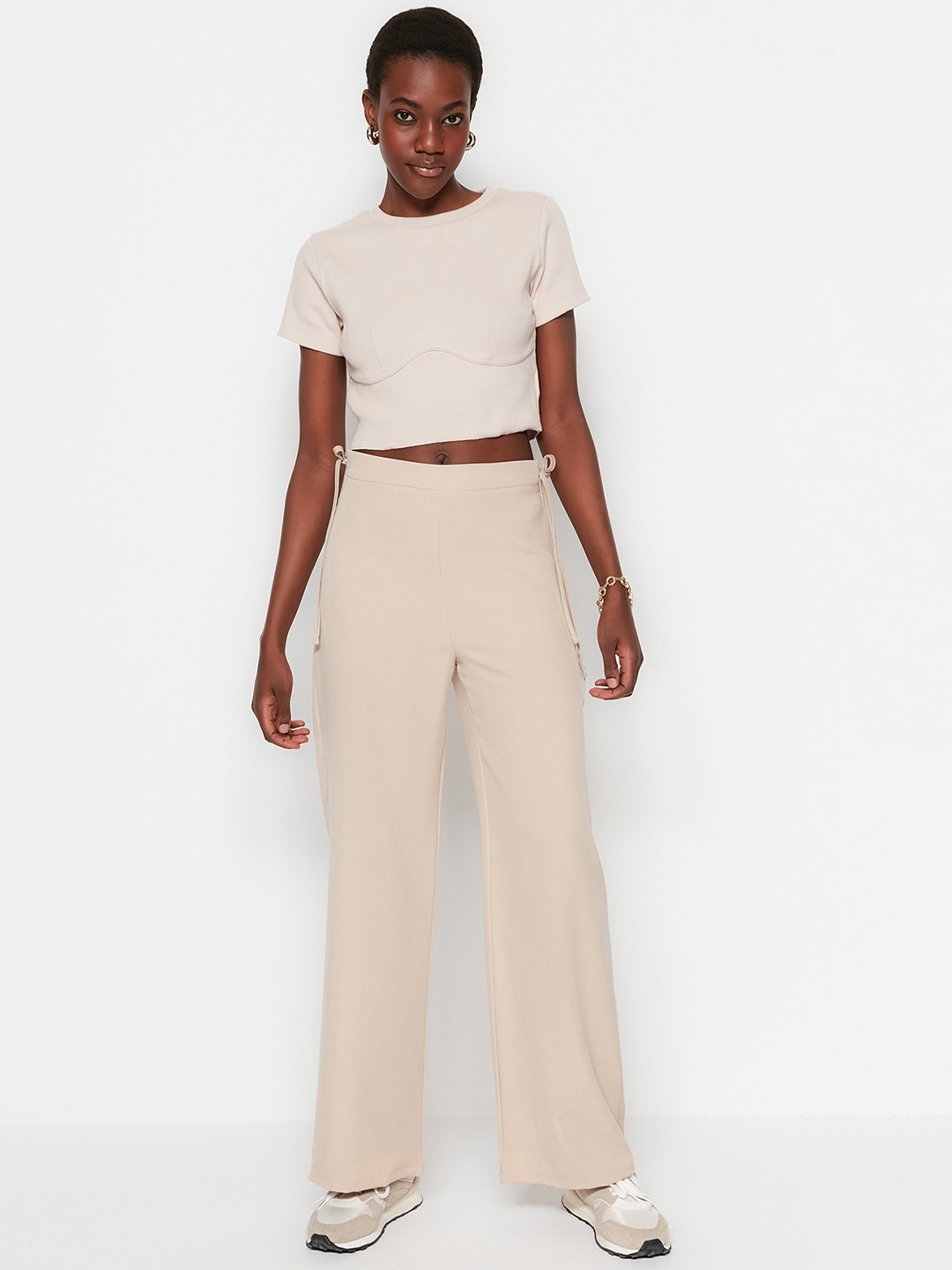 

Trendyol Women Mid-Rise Trousers, Peach