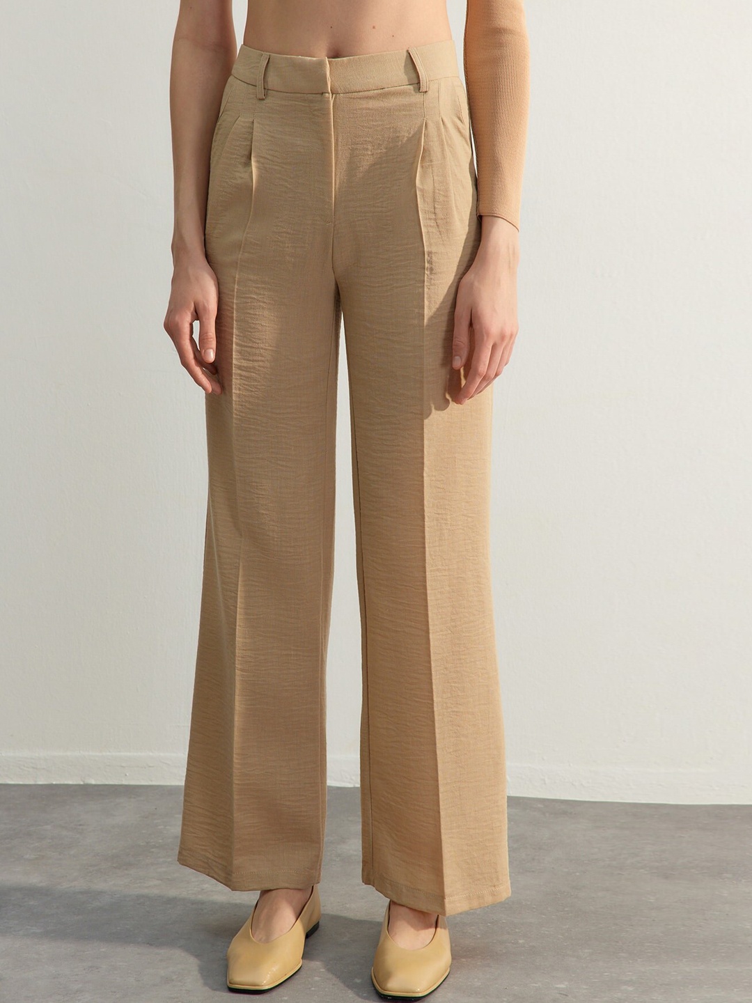 

Trendyol Women Straight Fit Mid-Rise Pure Cotton Trousers, Beige