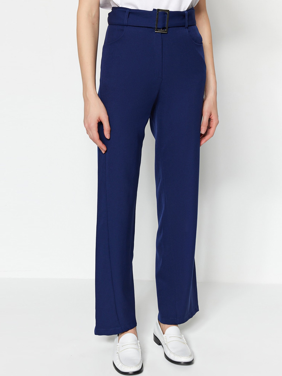 

Trendyol Women Mid Rise Plain Parallel Trousers, Navy blue