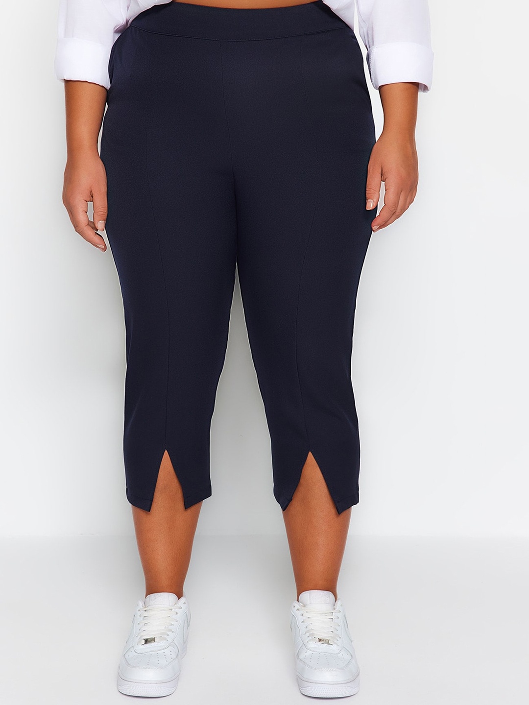 

Trendyol Women Mid-Rise Cropped Trousers, Navy blue