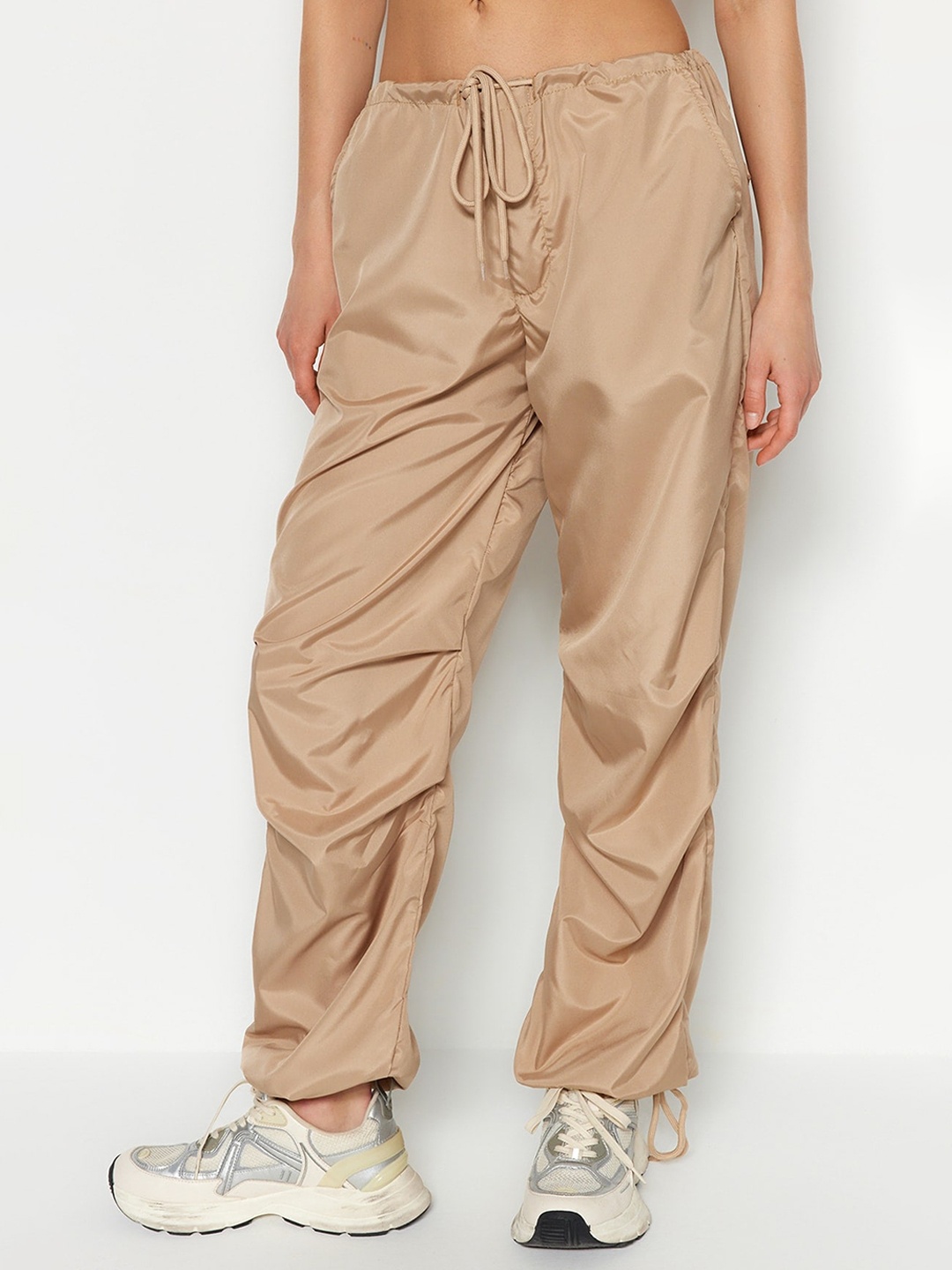 

Trendyol Women Mid-Rise Plan Trousers, Beige