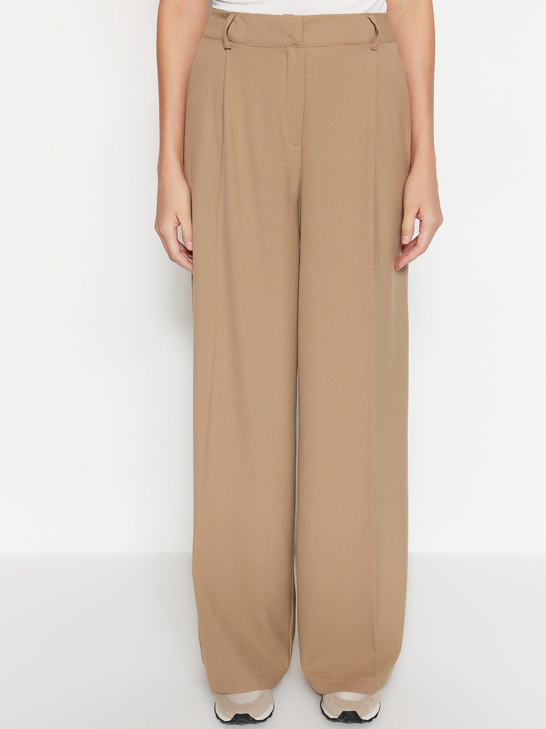 

Trendyol Women Mid Rise Plain Pleated Parallel Trousers, Camel brown