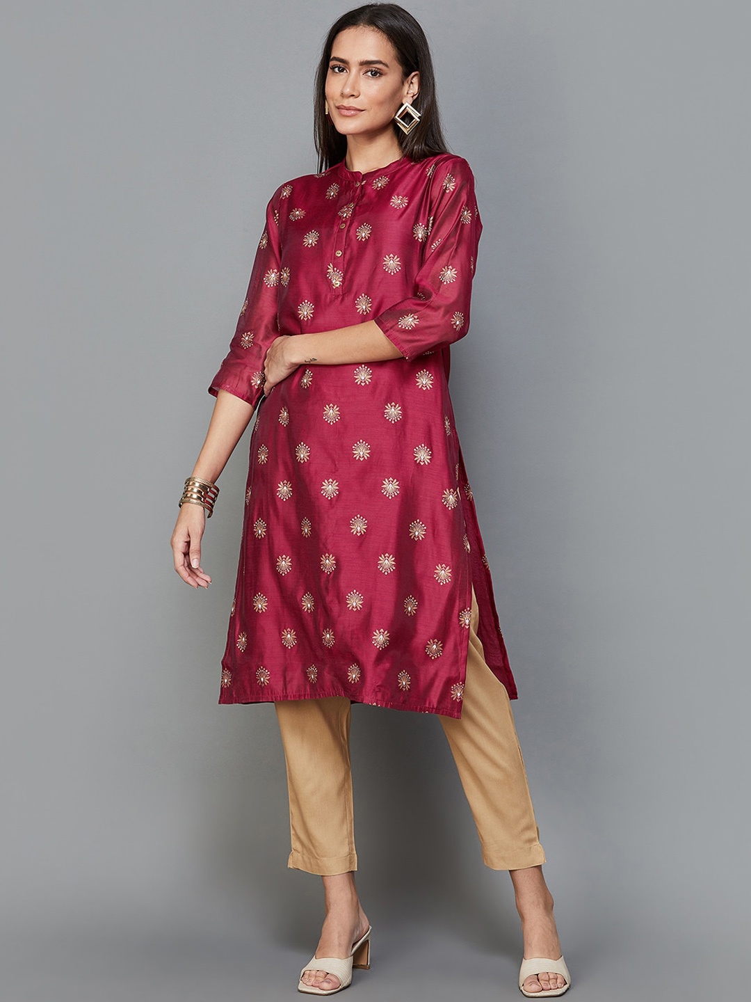 

Melange by Lifestyle Ethnic Motifs Printed Regular Kurta with Trousers, Maroon