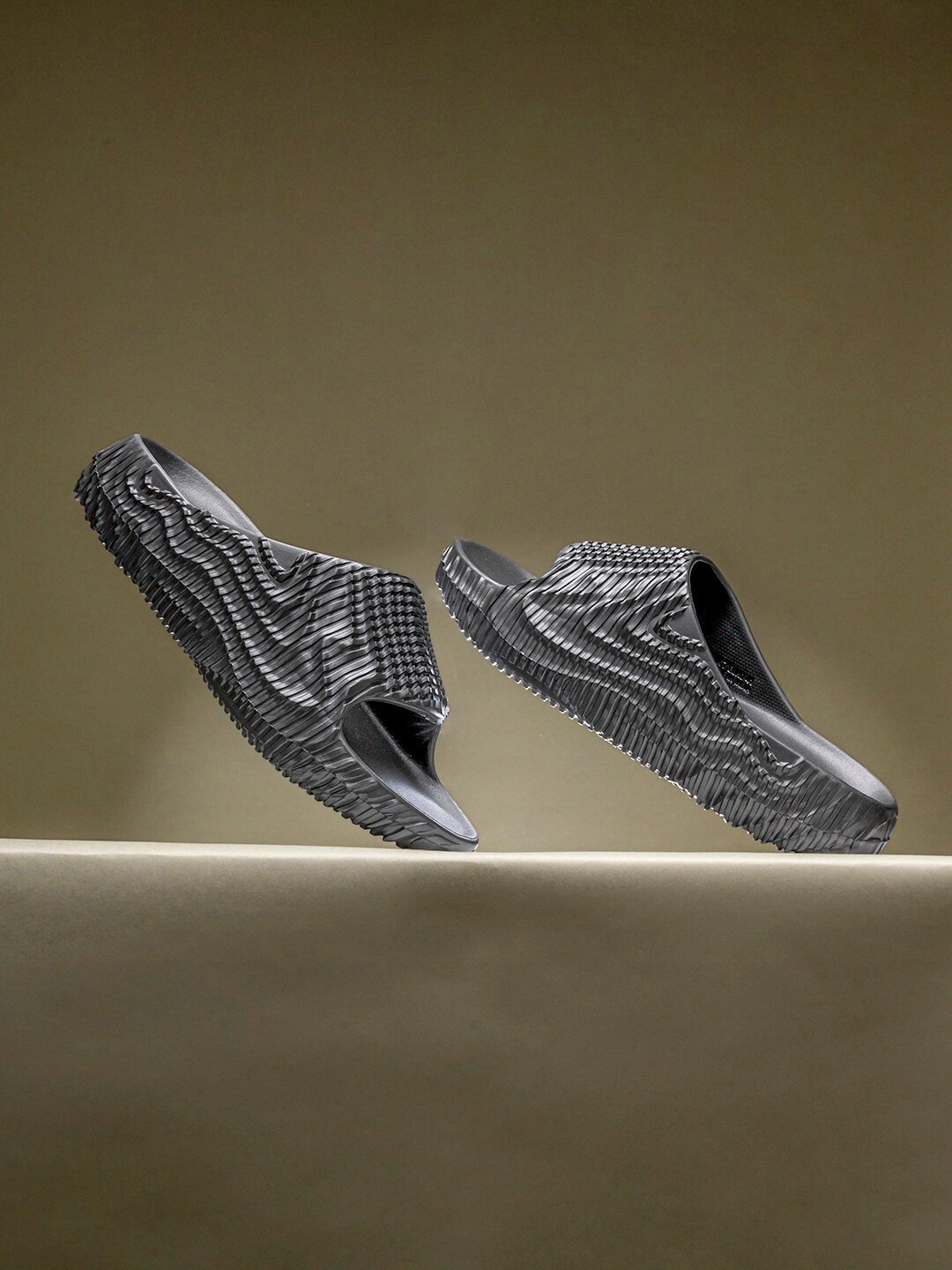 

Red Tape Men Textured Slip-Resistance Sliders, Grey