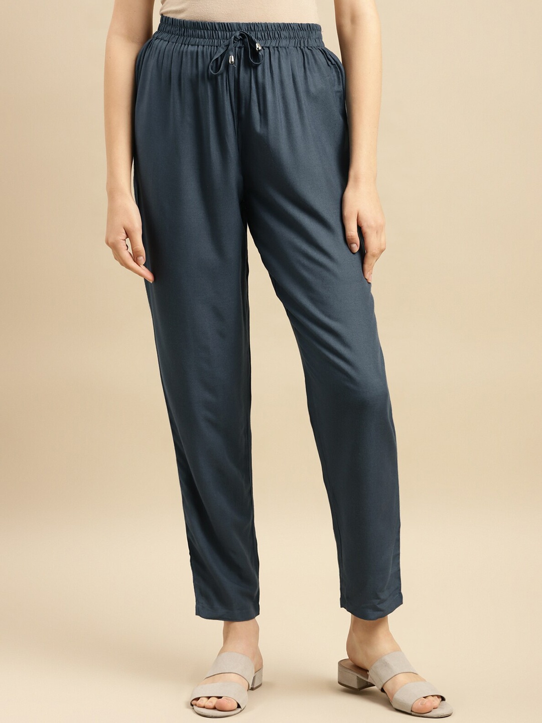 

Rangita Women Relaxed Straight Leg Slim Fit Ethnic Trousers, Grey