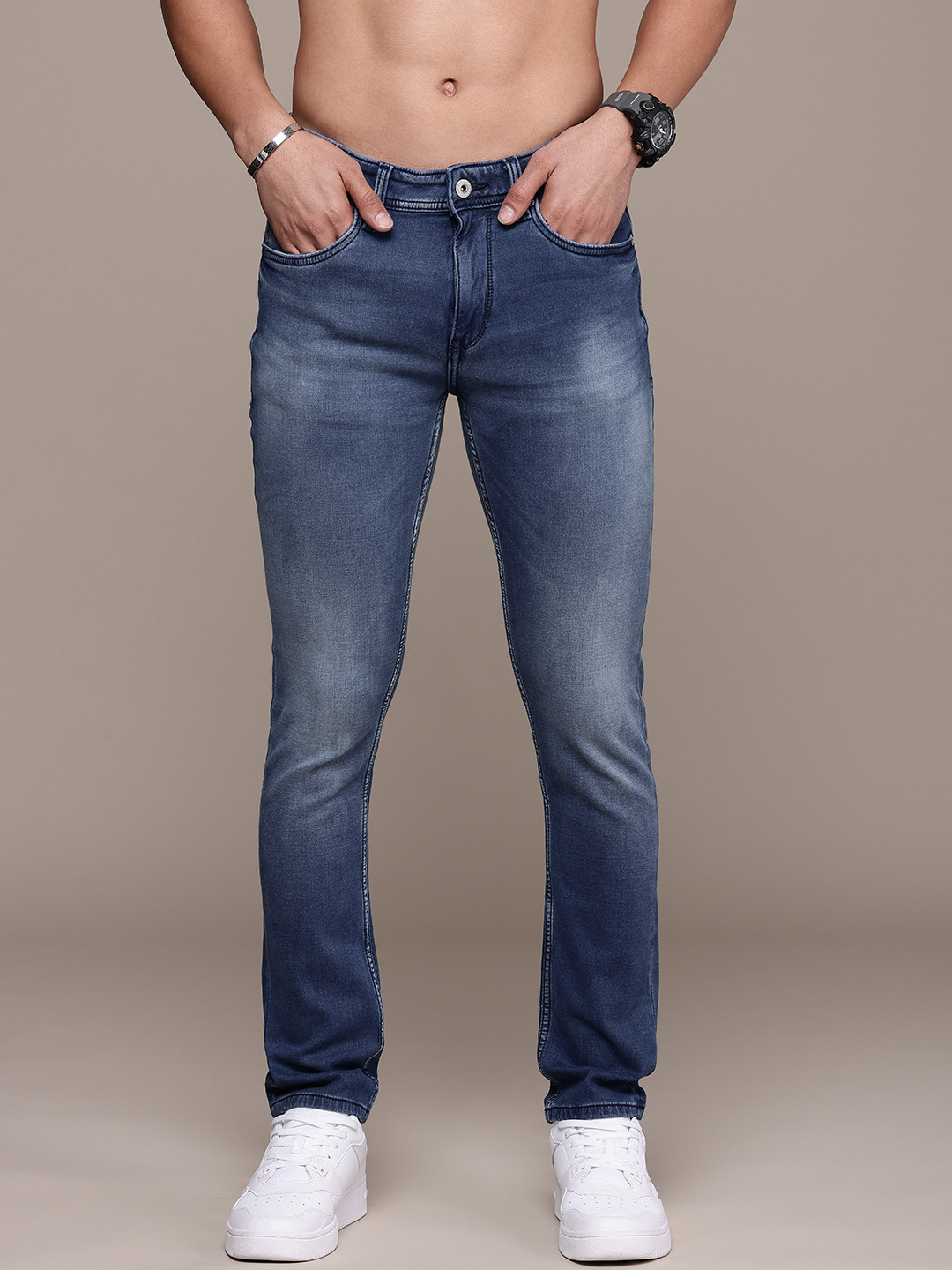 

The Roadster Life Co. Men Skinny Fit Light Fade Stretchable Jeans, Blue