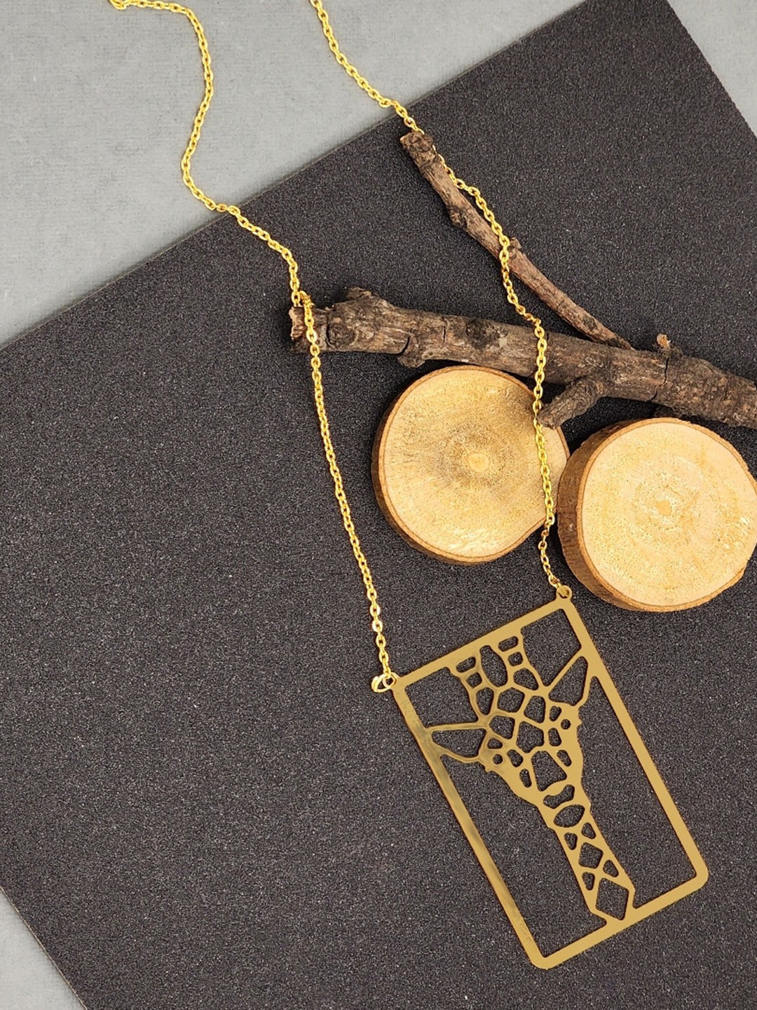 

Goldnera Gold-Plated Pendant With Chain