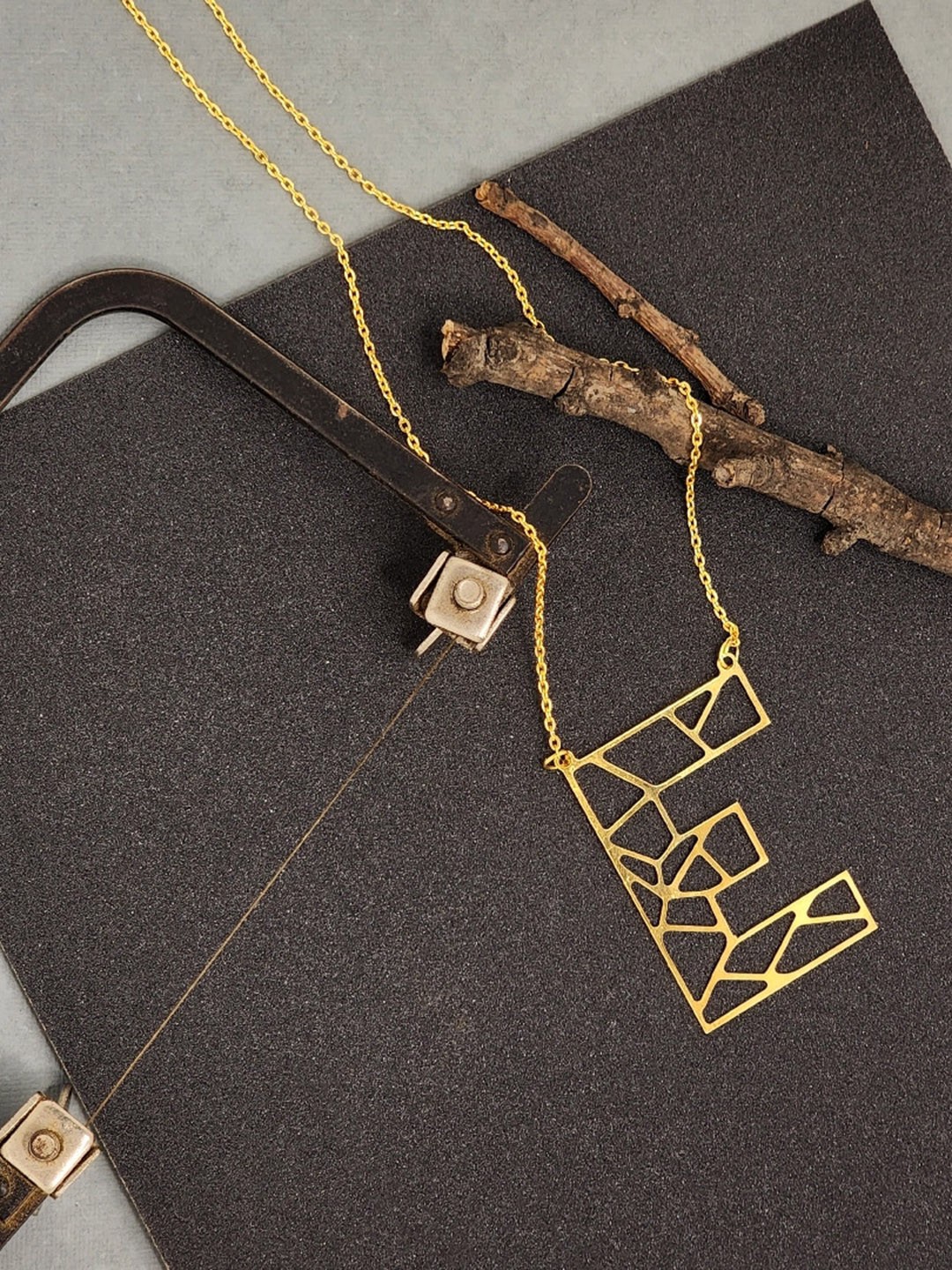

Goldnera Gold-Plated Alphabet E Pendant Necklace
