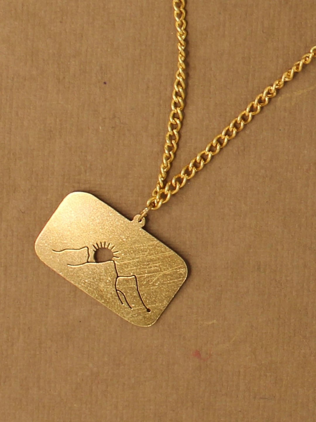 

Goldnera Gold-Plated Line Art Mountain Lover Pendant Chain