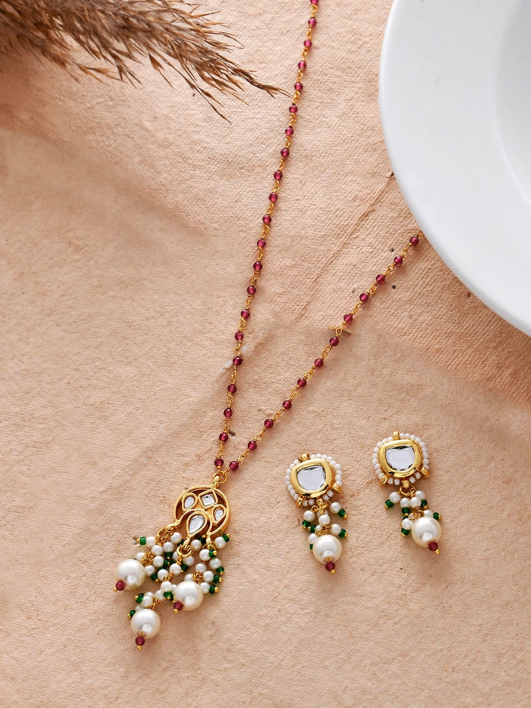 

DASTOOR Gold-Plated Artificial Stones and Beads Jewellery Set