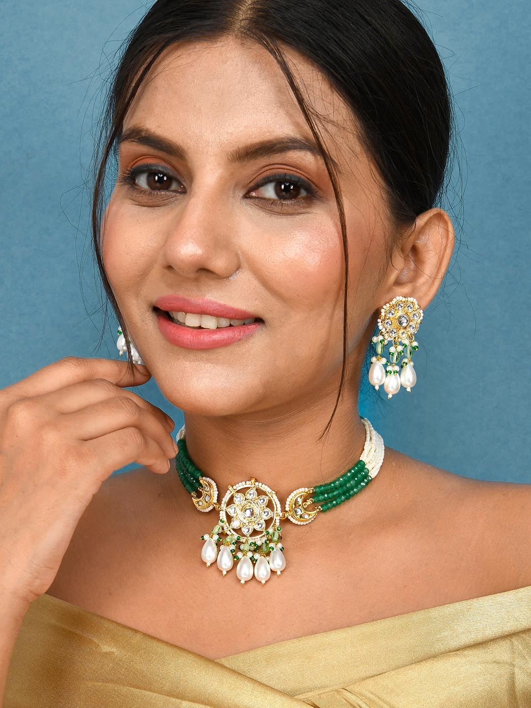

DASTOOR Gold-Plated Kundan-Studded Necklace And Earrings