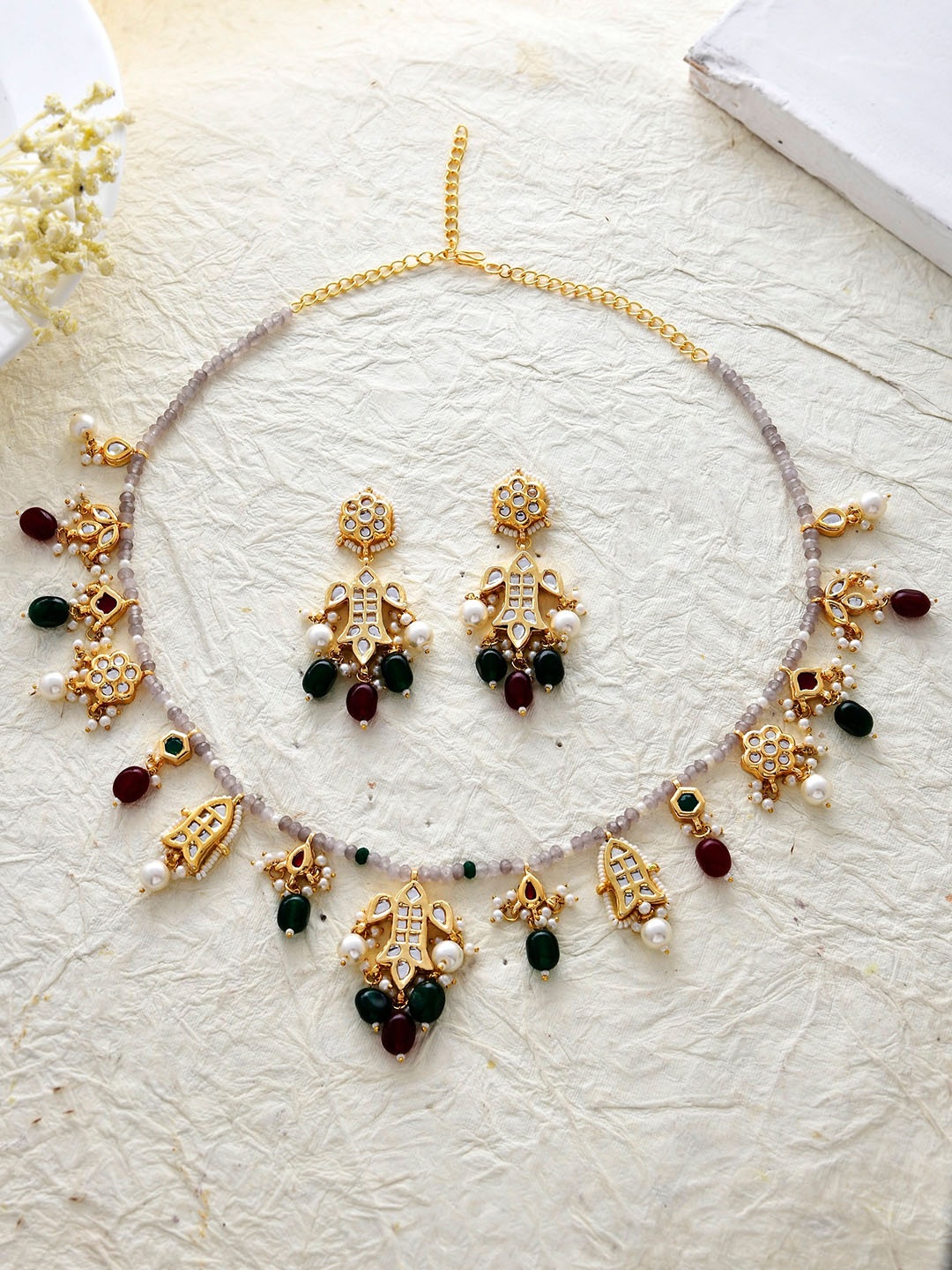 

DASTOOR Gold-Plated Kundan-Studded & Beaded Necklace And Earrings