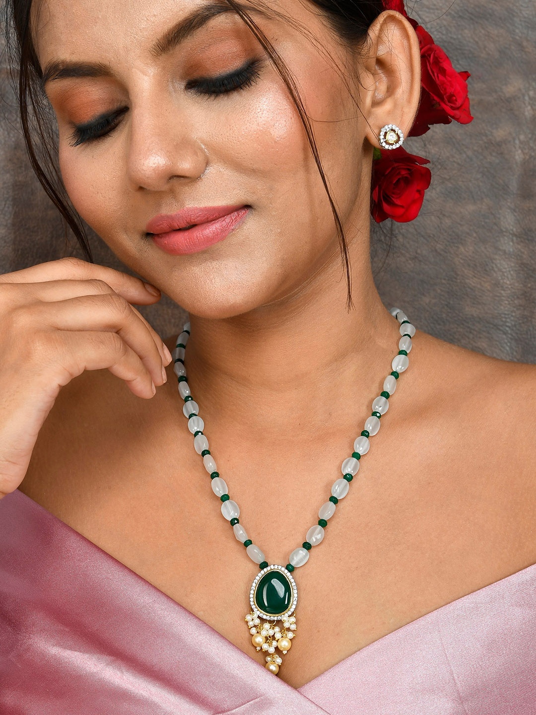 

DASTOOR Gold-Plated Artificial Stones and Beads Jewellery Set