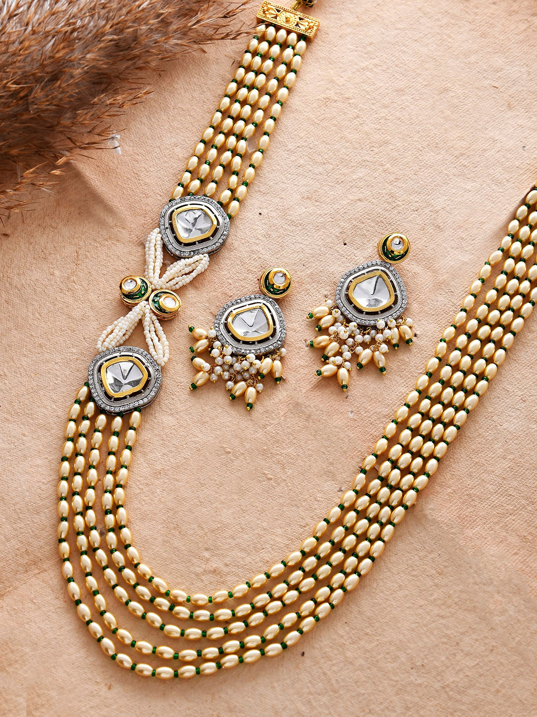 

DASTOOR Gold-Plated Artificial Stones and Beads & Beaded Jewellery Set