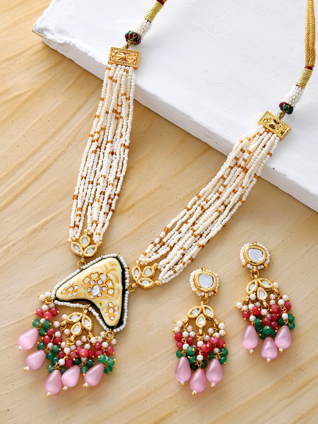 

DASTOOR Gold-Plated Kundan-Studded & Beaded Necklace set