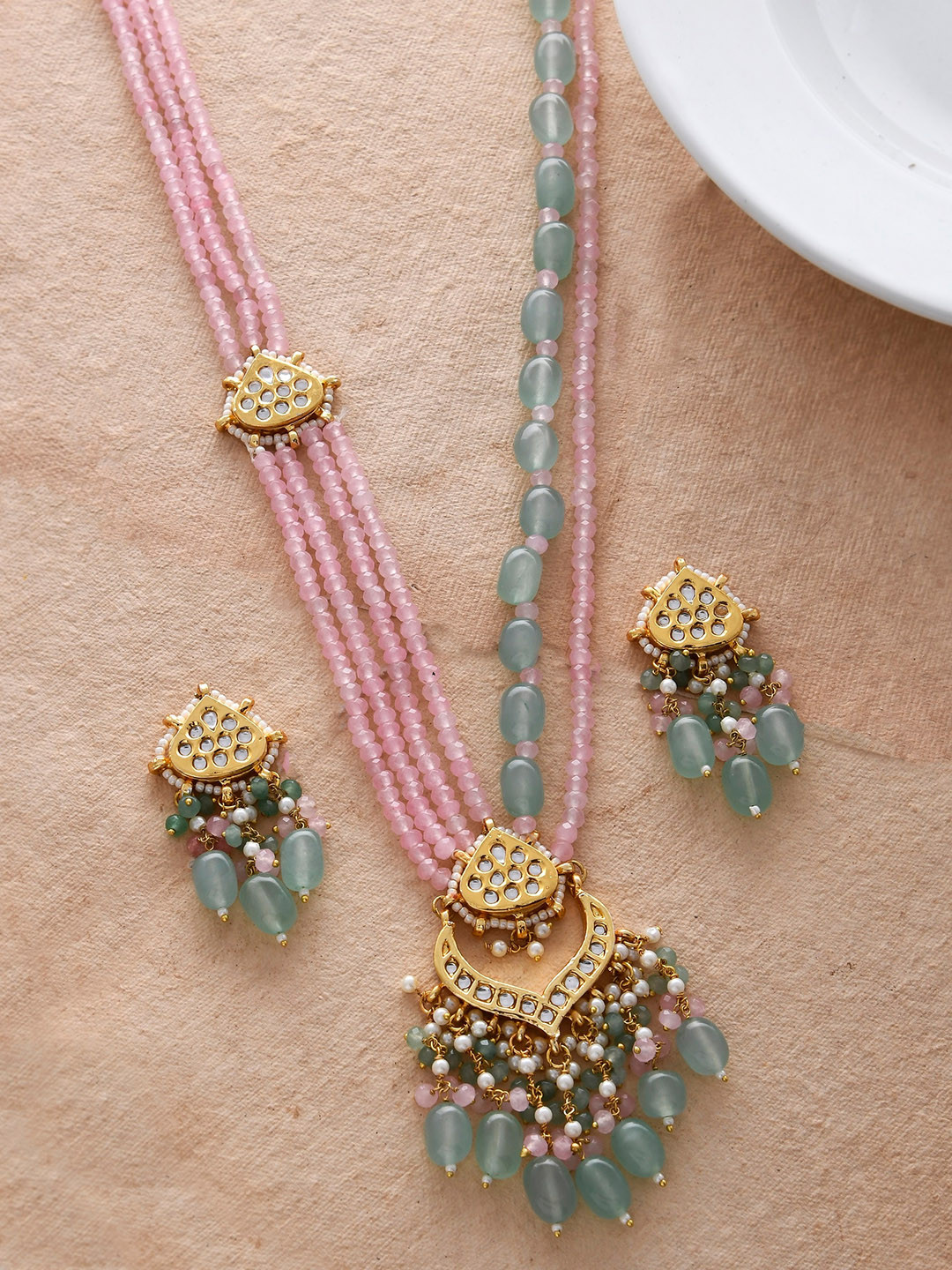 

DASTOOR Gold-Plated Kundan-Studded & Beaded Necklace And Earrings