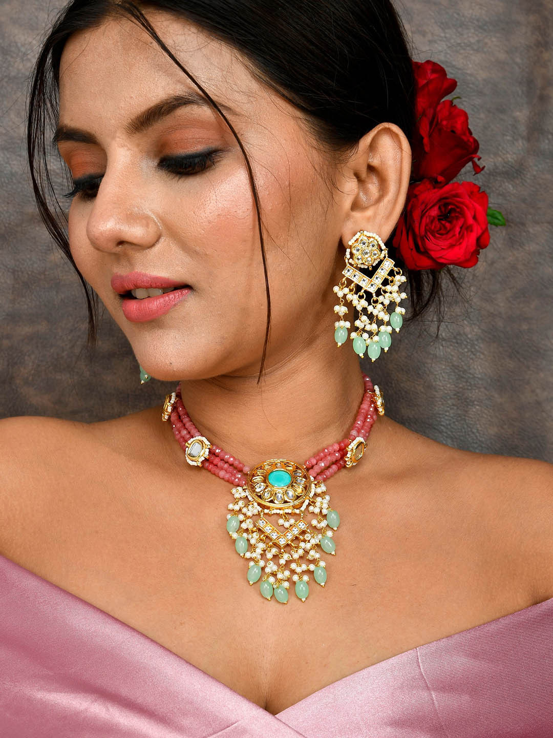 

DASTOOR Gold-Plated Kundan-Studded & Pearl Beaded Jewellery Set