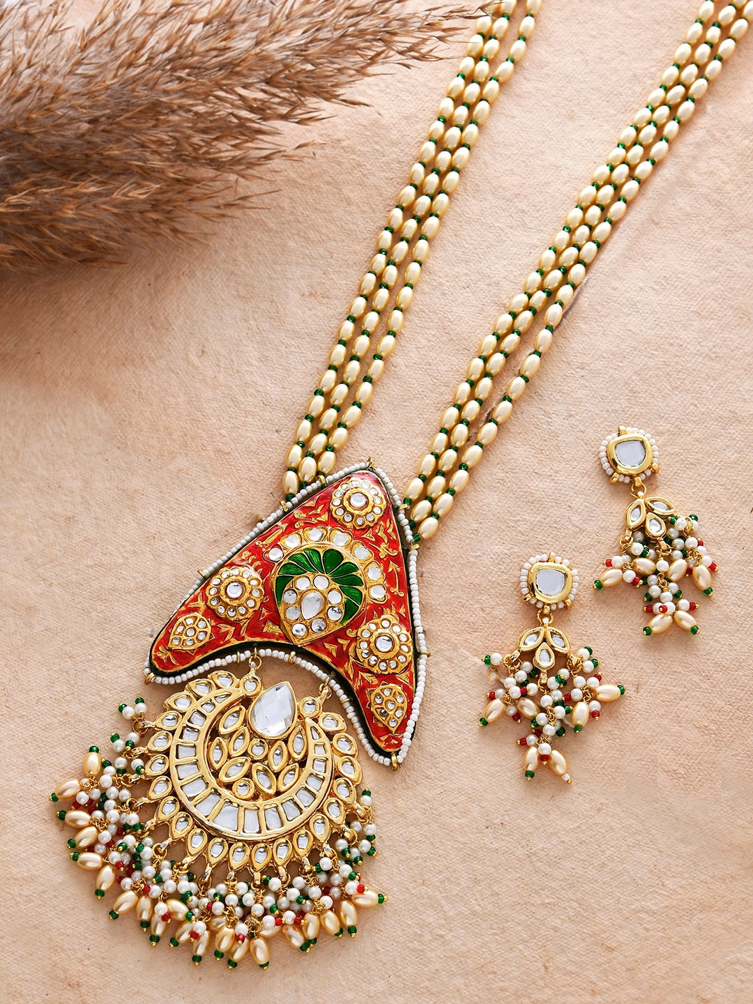 

DASTOOR Gold-Plated Kundan-Studded & Beaded Jewellery Set