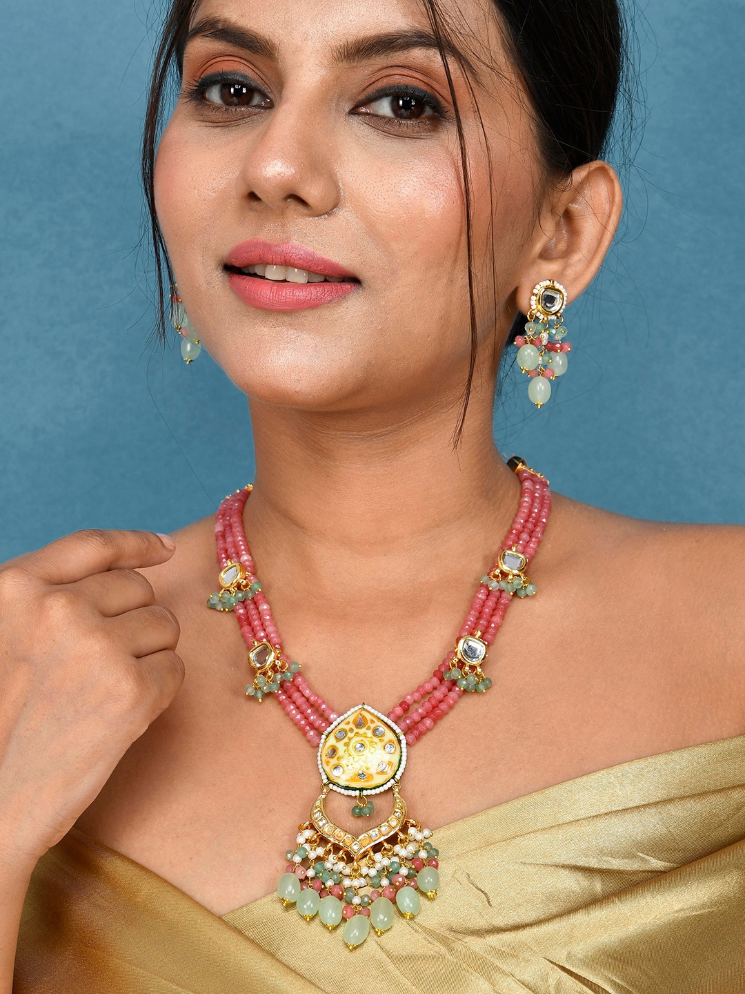 

DASTOOR Gold-Plated Kundan-Studded & Beaded Jewellery Set