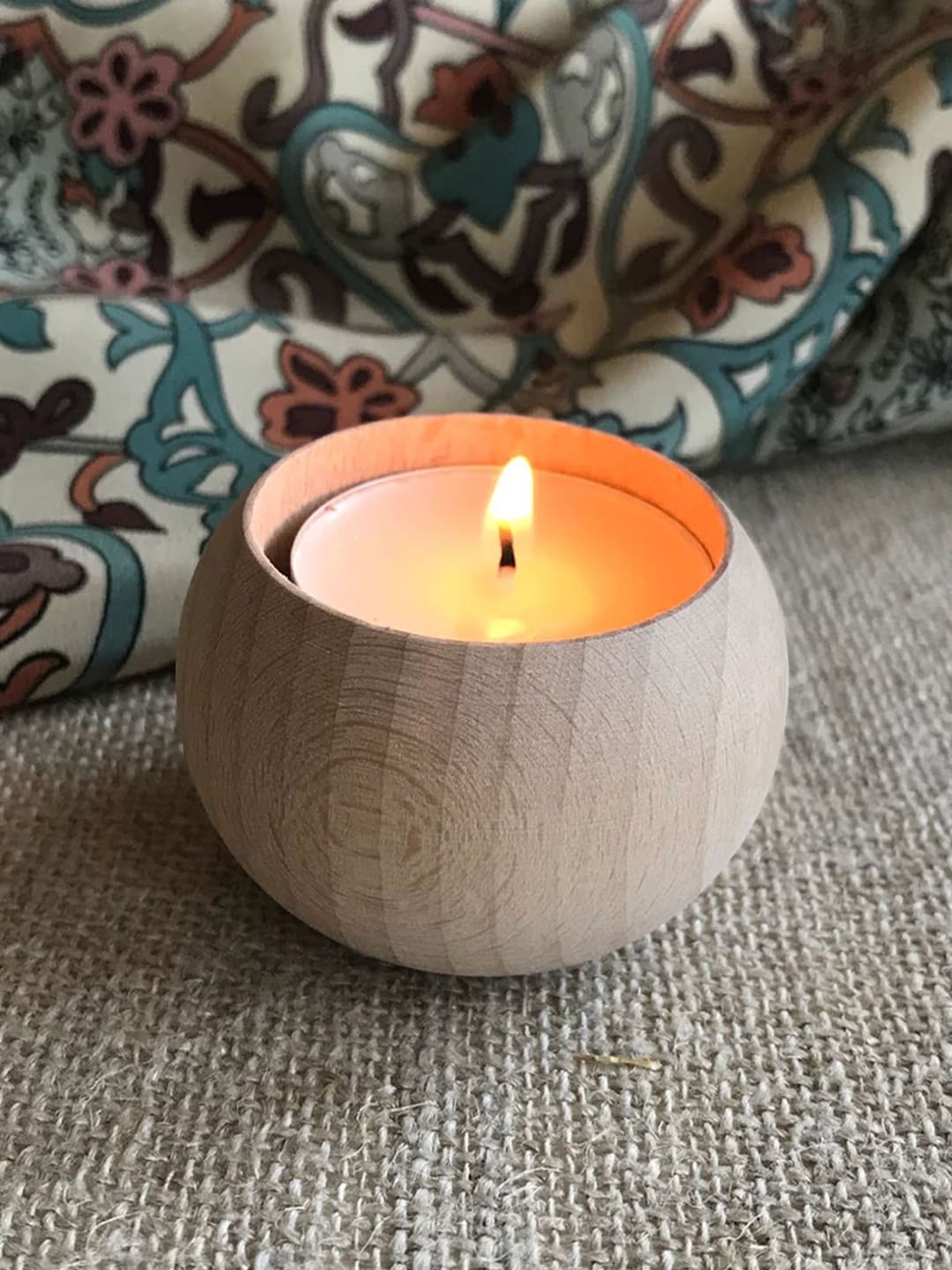 

Aromatic Fables White Cutrus Scented Round Shaped Wooden Candles