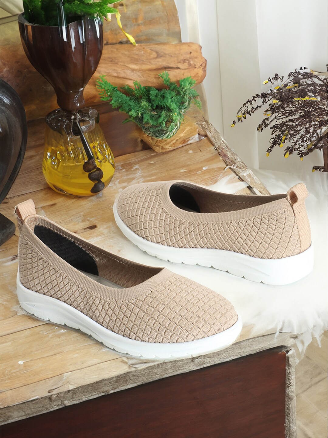 

DressBerry Women Woven Design Ballerinas, Beige