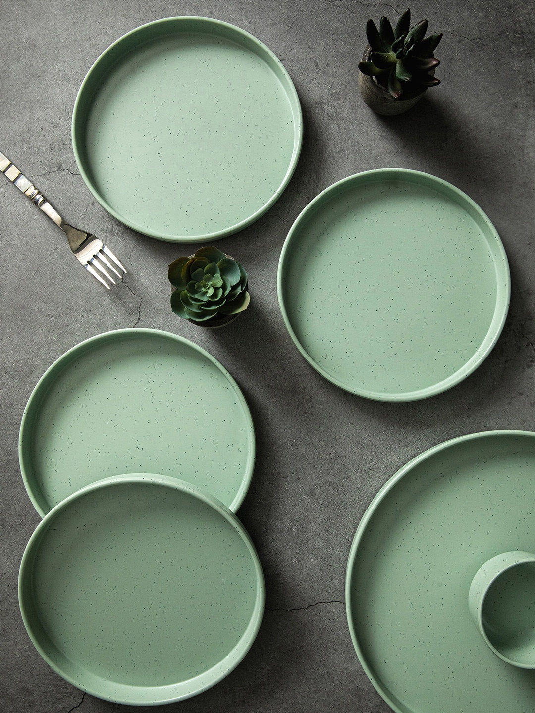 

Servewell Green 4 Pieces Melamine Glossy Plates