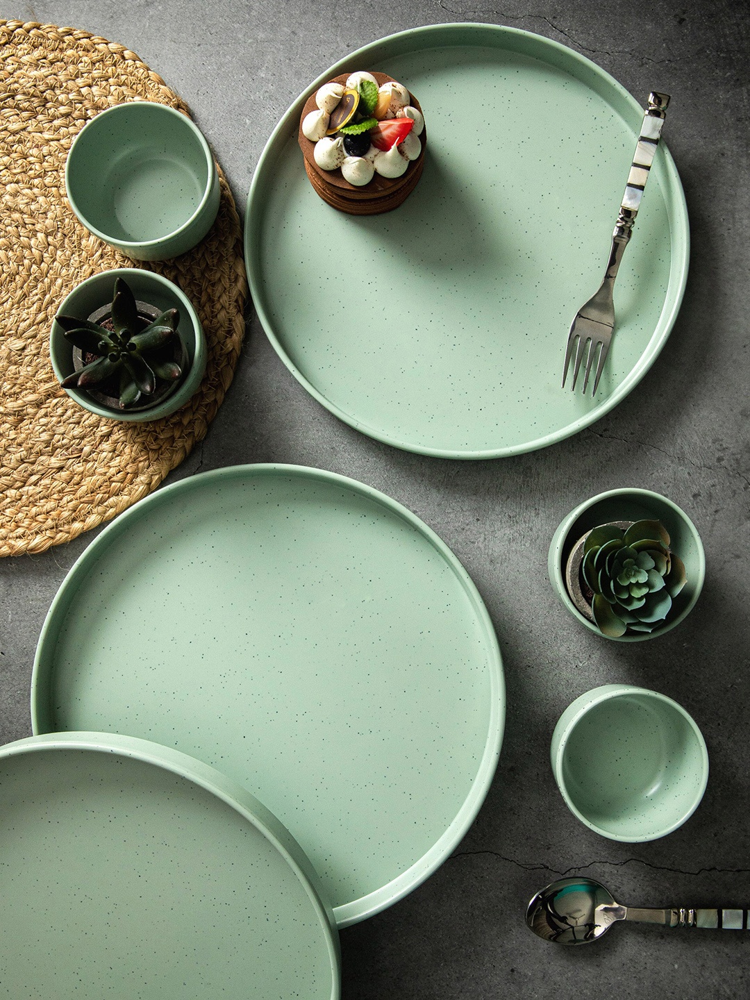 

Servewell Green 8 Pieces Melamine Glossy Plates