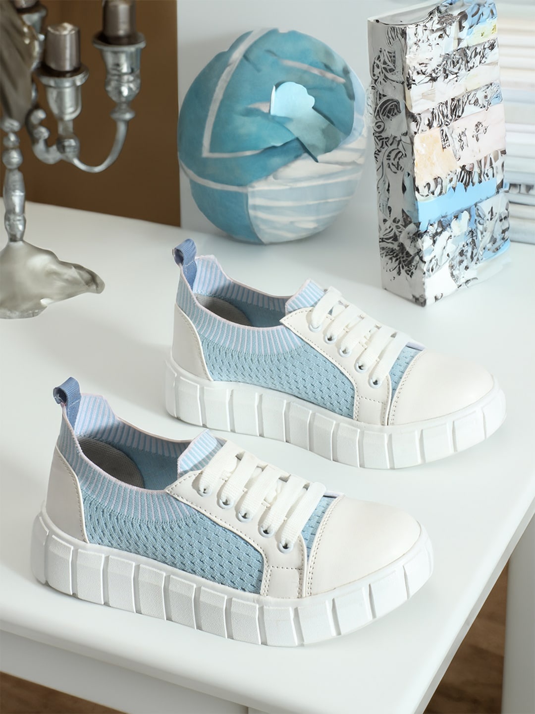 

The Roadster Lifestyle Co. Women Blue & White Colourblocked Lightweight Sneakers