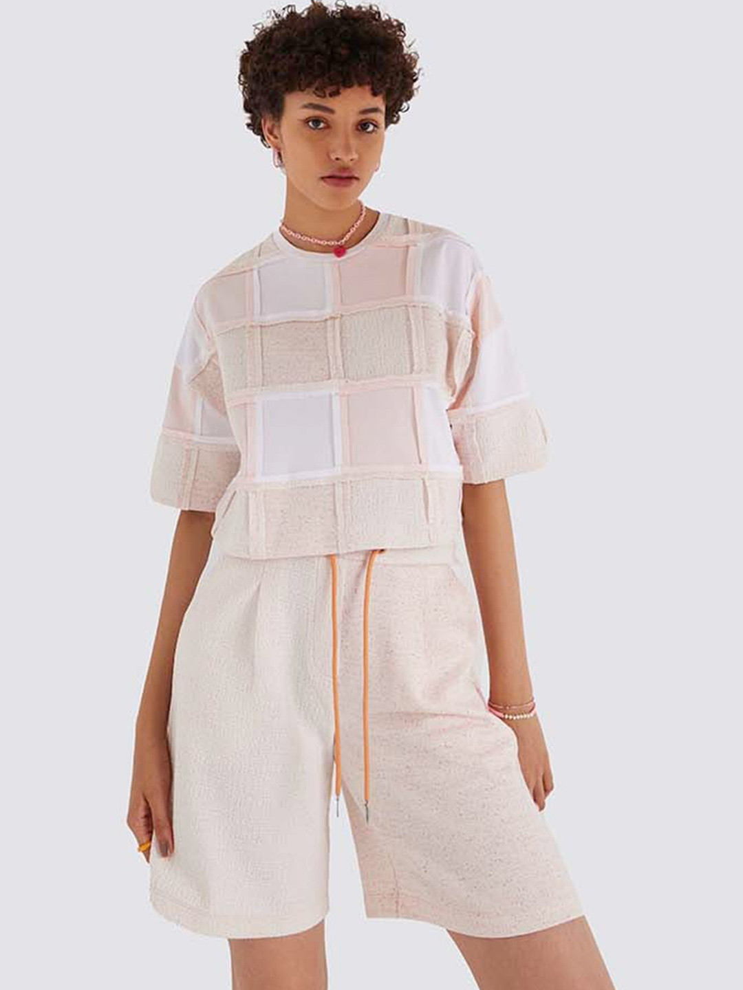 

Muvazo Colorblocked & Textured Top With Shorts Co-Ords, Pink