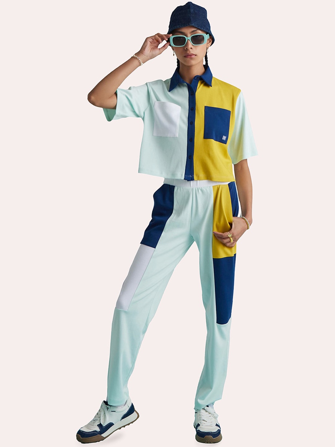 

Muvazo Colourblocked Polo Collar Relaxed-fit Top & Trackpants, Blue