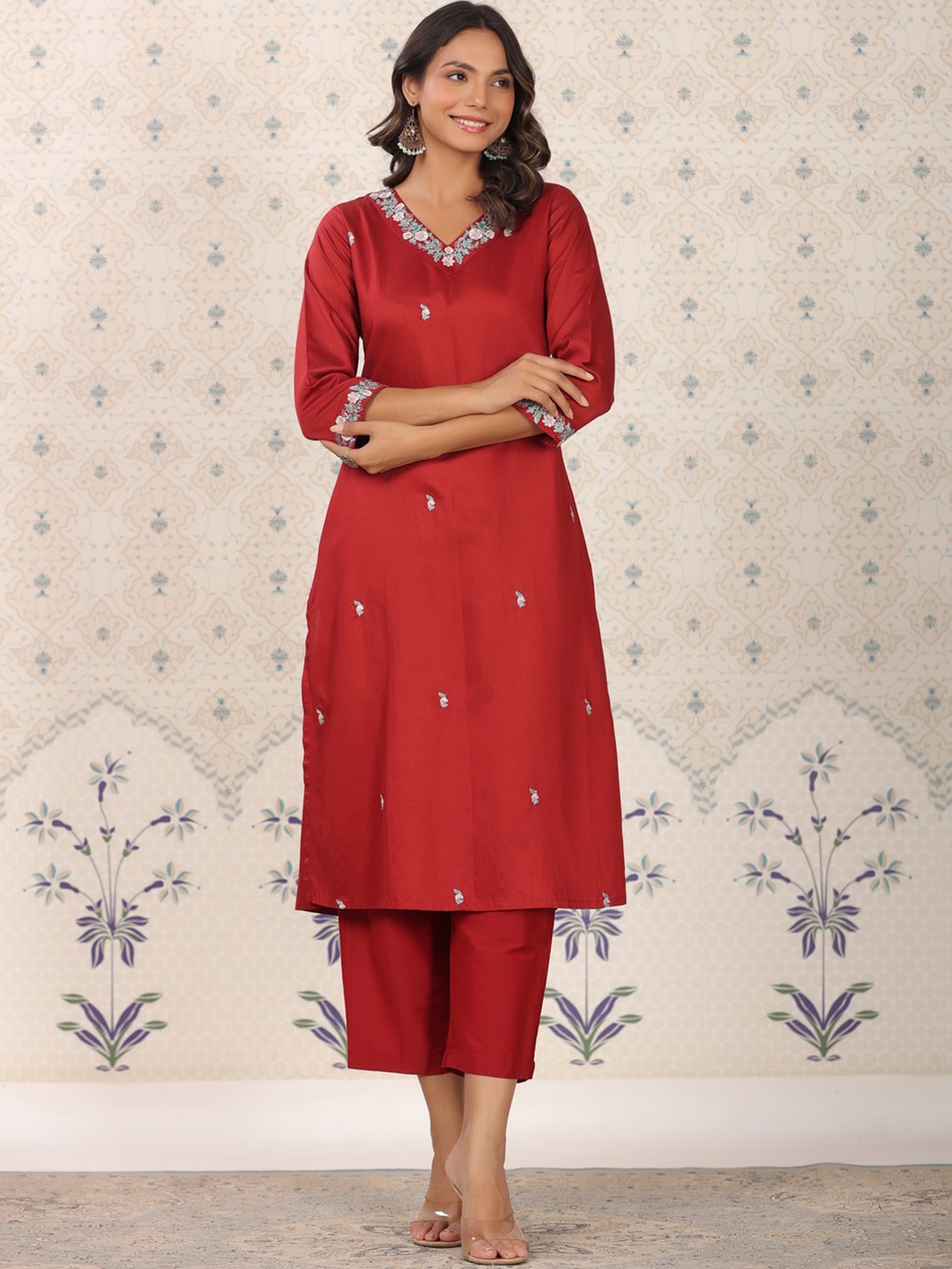 

Ode by House of Pataudi Floral Embroidered Kurta With Trousers, Maroon