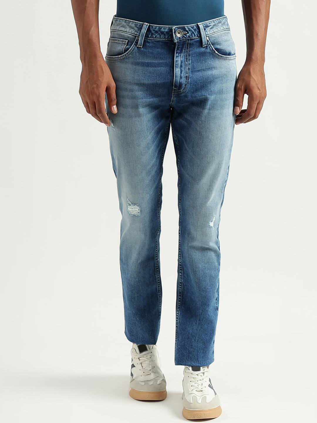 

United Colors of Benetton Men Straight Fit Mildly Distressed Heavy Fade Cotton Jeans, Blue